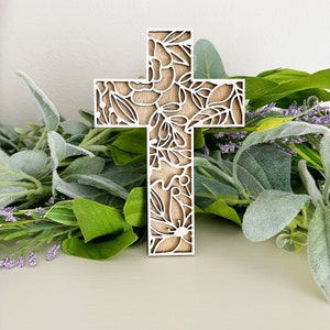 Croix florale en bois - Décoration d'intérieur chrétienne rustique - Croix en bois superposée - Garde d'enfants religieuse - Cadeau confessionnel