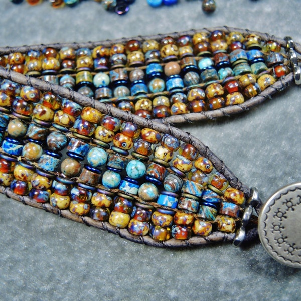 CREEKWALK rustikal Hand abzeichnete UNISEX Leder Armband/Cuff, Calsilica Türkis & Jaspis, Hämatit, im Alter Picasso Perlen, Silber-Maya-Schaltfläche