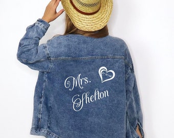 Giacca di jeans personalizzata Mrs. Denim: giacca di jeans personalizzata per la festa nuziale