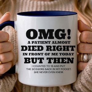 Koffiemok grappige verpleegster: humoristisch medisch cadeau