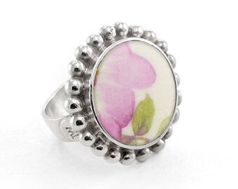 Anillo de aniversario para ella, anillo de porcelana blanca, anillo de flores, anillo de flores rosas, joya reciclada, regalo romántico para esposa, joyas de porcelana