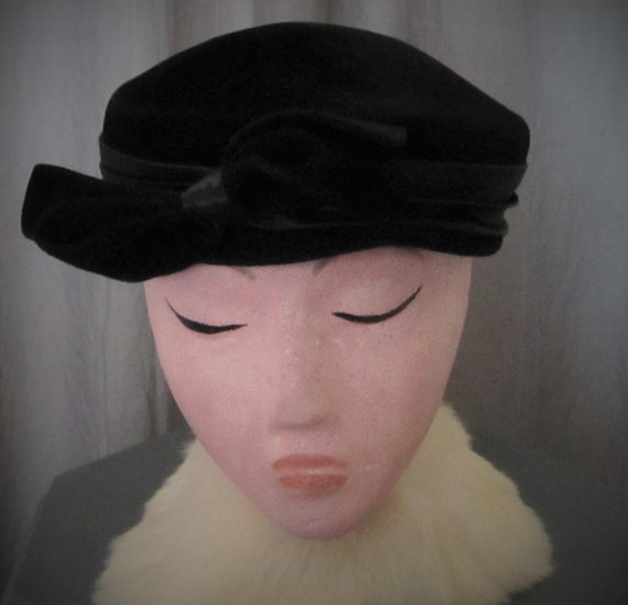 Vintage Velvet Pillbox Style Hat with Bow Black N… - image 1