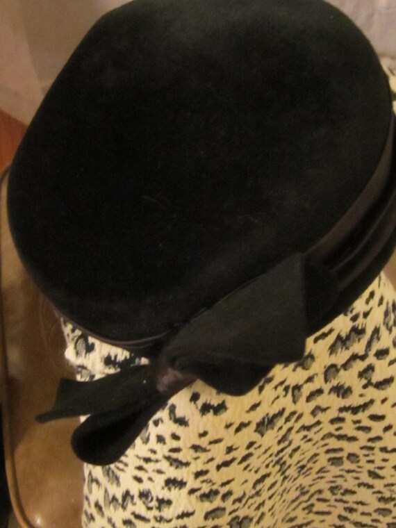 Vintage Velvet Pillbox Style Hat with Bow Black N… - image 2