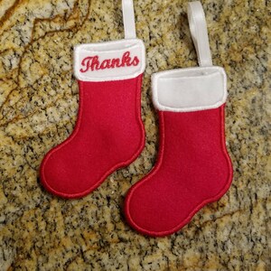 Mini In The Hoop Christmas Stocking and Gift Card Holder - disegni ricamo macchina.  Questo rapido nel progetto telaio si adatta un 4 x 4 cerchio.
