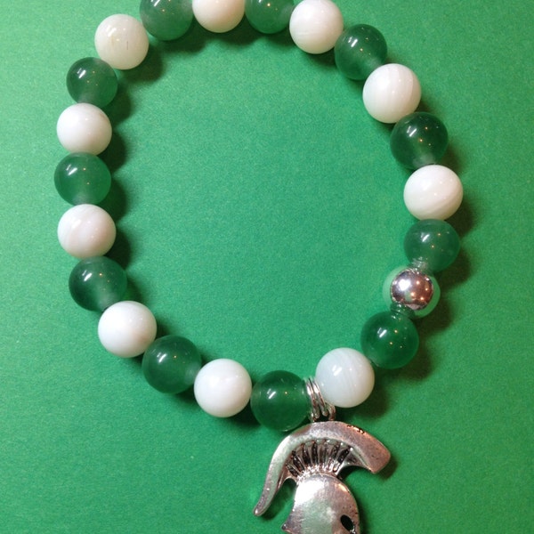 Michigan State University green and white stretch bracelet using 8mm white Mother of Pearl and green agate. SHIPS FREE