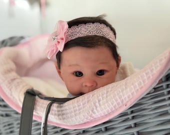 Muñeca renacida: "Lizzy" de Adrie Stoete, bebé realista de 48 cm