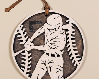 Personalisierte Softball-Verzierung - Kundenspezifisches Sport-Weihnachtsandenken mit Namen und Jahr