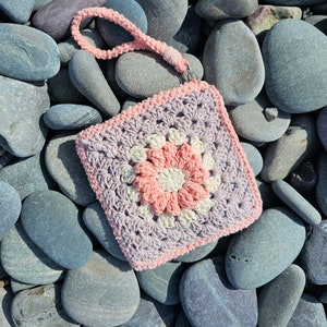 Bolso de mano con llavero y bolsillos con diseño floral para mujer, regalo perfecto para ella, bolso pequeño con porta credencial para abuela