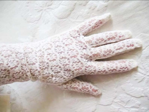 Vintage White Gloves Long Lace Opera Wedding Debu… - image 5