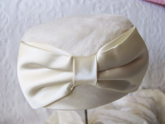 Vintage 1960s Fur Pillbox Hat Jackie Diana Satin Ribbon Bow Cream Classic Jackie Pillbox Hat - Etsy main image 2