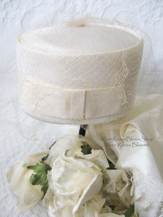 Vintage 60s Ivory Lace Pillbox Hat w Tulle Veil Bridal Sixties Wedding Jackie O Circa 1960s Woven White  main image 4