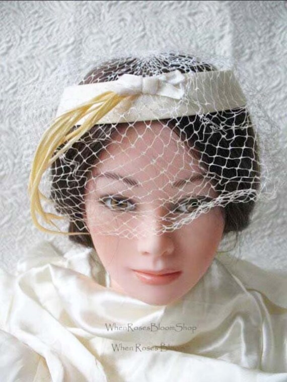 Vintage White Hat With Feathers Net Birdcage Veil Fascinator  display picture 2
