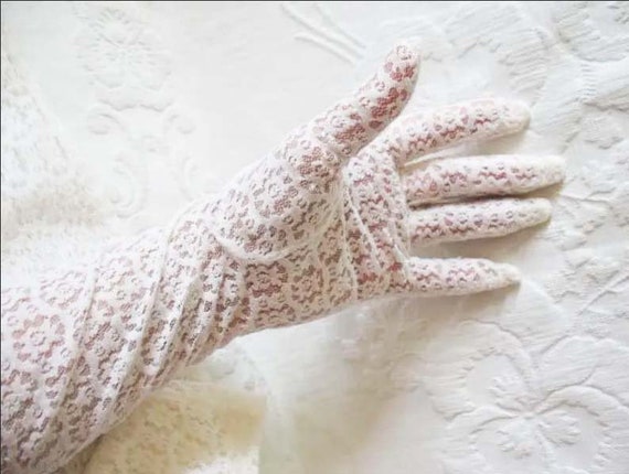 Vintage White Gloves Long Lace Opera Wedding Debu… - image 4