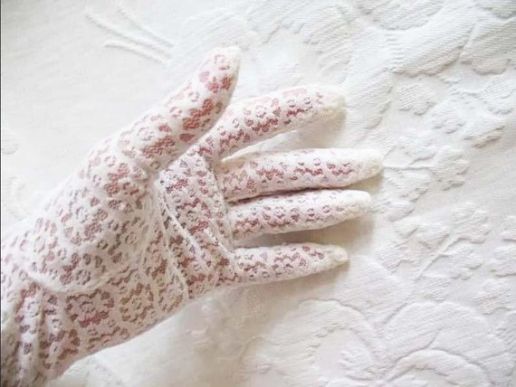 Vintage White Gloves Long Lace Opera Wedding Debu… - image 3