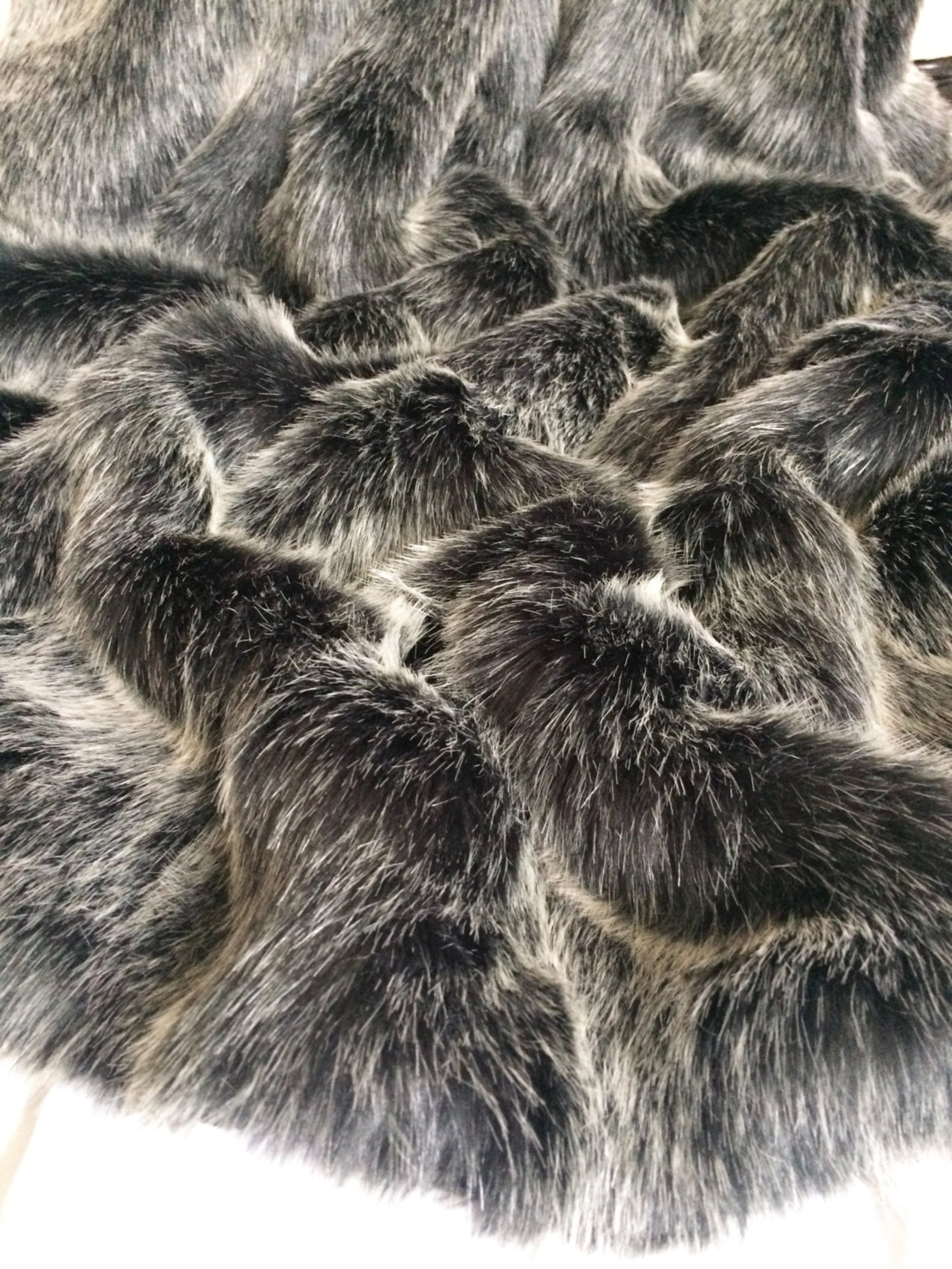Exquisite Silver Fox Faux Fur Throw/blanket, Extra Soft, Large, 60 X 72