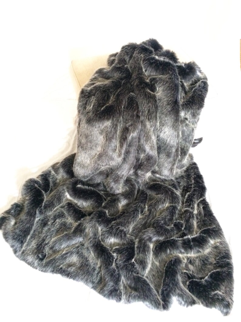 Exquisite Silver Fox Faux Fur Throw/blanket, Extra Soft, Large, 60 X 72