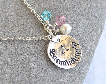 Seanmháthair (abuela en gaélico) Collar de plata de ley estampado a mano