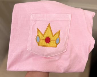 Camiseta con bolsillo y colores cómodos de la corona de princesa Peachy