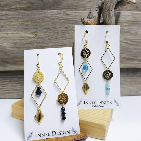 Vente Boucles d'oreilles dorées à triangle et pointe suspendues en acier (Paire