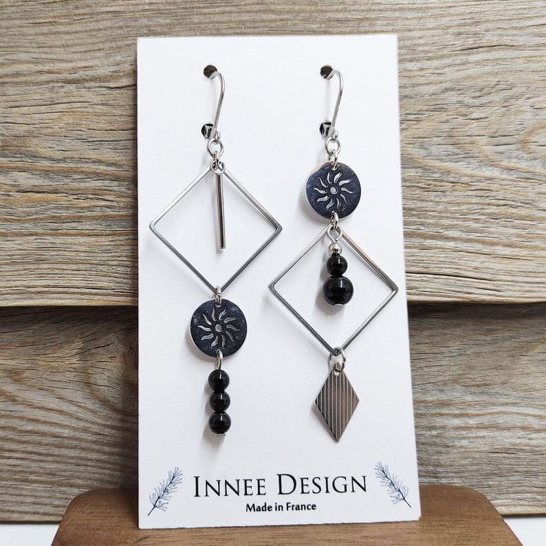 Boucles d'oreilles asymétrique dépareillées soleil losange onyx acier inoxydable argenté MODELE 1