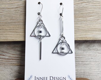 Boucles d'oreilles asymétrique dépareillées triangle cercle et acier inoxydable argenté hématite, boucles d oreilles gris noir et blanc