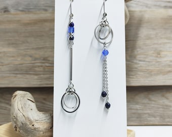 Boucles d'oreilles asymetrique très longue en lapis lazuli, couleur bleu marine