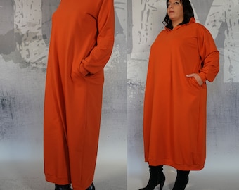 Jurk met capuchon. Herfstkleding. Sweaterjurk. Winterjurk. Warme jurk. Jurk met mouwen. Extra lang sweatshirt. Lange hoodie. UM282QC