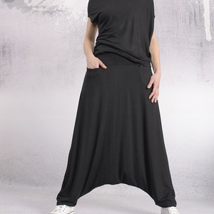 Pantalones negros holgados de estilo harén, pantalones de mujer, entrepierna caída, pantalones harén, pantalones holgados, pantalones negros extravagantes, pantalones orientales de UrbanMood. FPSENAVL