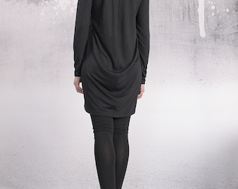 Losse tuniek, zwarte top, asymmetrische tuniekjurk, plus size tuniek, oversize top, tuniek met lange mouwen, lange top, losse top, UrbanMood-FL-PENI-CO