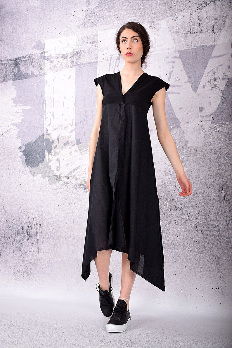black maternity tunic