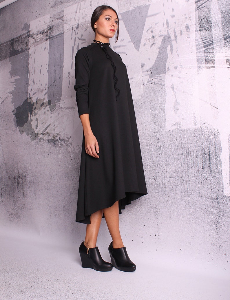 A line dress. Loose tunic. Maternity dress. Tunic dress. Long sleeved dress. Black tunic. Black dress. UM-049-PU image 3