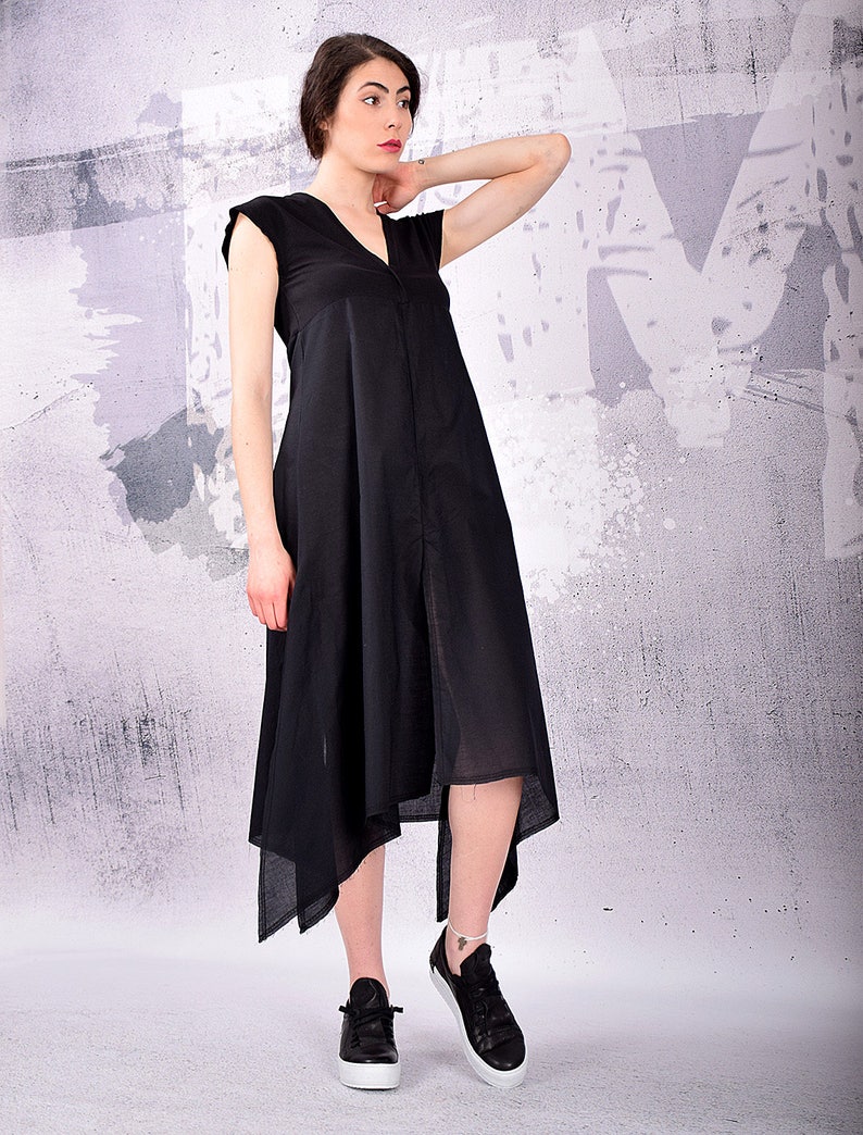 black maternity tunic