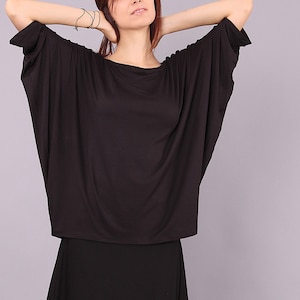 Tuniek, zwarte top, losse blouse, losse tuniek, oversized t-shirt van UrbanMood - CO-TITA-VL