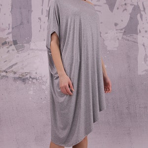 Asymmetrical gray tunic top with short sleeves, loose tunic, tunic top - UM-041-VL