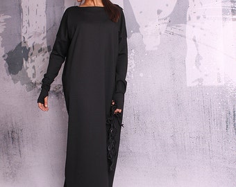 Woman black dress. Long dress. Loose dress. Black dress. Maxi dress. Tunic dress. Long sleeved dress. Simple dress. Winter dress. UM-046-PU