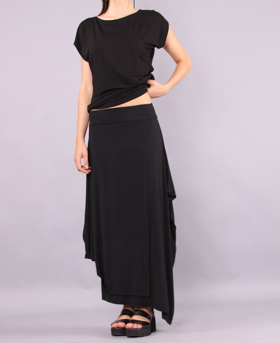 floor length black skirt
