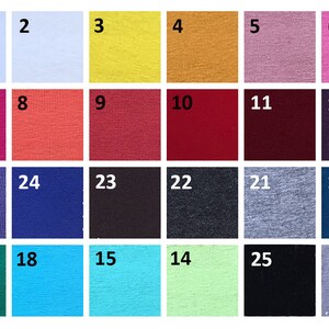 Puede incluir: Carta de muestra con 25 colores de tela diferentes. Los colores est&aacute;n dispuestos en una cuadr&iacute;cula con los n&uacute;meros del 1 al 25.