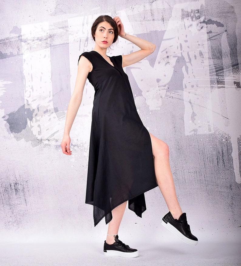 black maternity tunic
