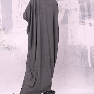 Graphit graues Kleid, extravagantes langes Kleid, lockeres Kleid, Kleider für Frau, Maxikleid, graues Kaftan, Kaftan Kleid, Frau Kleid UM011VL