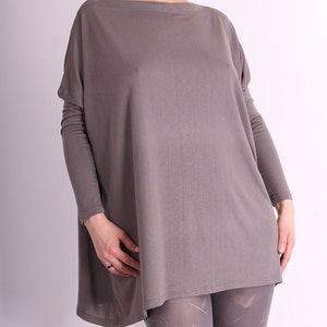 Tunika / Graues Top / lockere Bluse / lose Tunika / oversized Tshirt mit langen Ärmeln von UrbanMood - CO-TILI-VL
