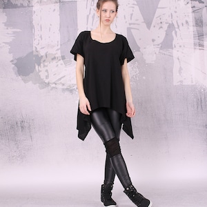 Asymmetric top. Black tunic top. Short sleeves top. Loose tunic. Tunic top. Plus size top. Loose top. Urban top. Black tank. Tank. UM-034-VL