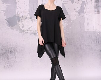 Asymmetric top. Black tunic top. Short sleeves top. Loose tunic. Tunic top. Plus size top. Loose top. Urban top. Black tank. Tank. UM-034-VL