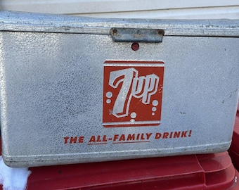 Vintage 7UP Seven up Picnic Metal Cooler Rare and Hard to Find