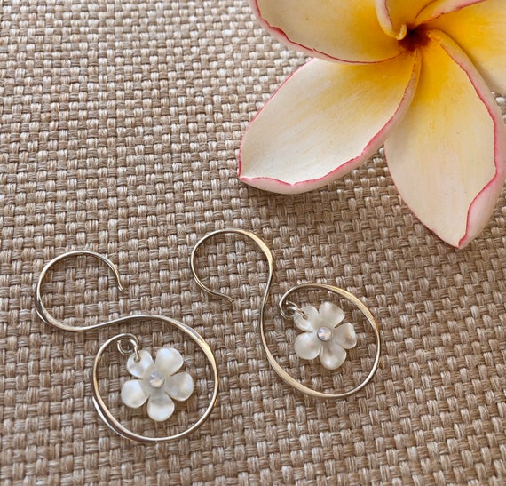 Pearly Bouquet Mother of Pearl Sterling Silver Necklace Pearly Bouquet Mother of Pearl Sterling Silver Necklace