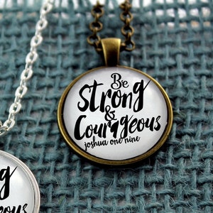 Joshua 1:9 Sé fuerte y valiente Collar colgante cristiano estilo vintage