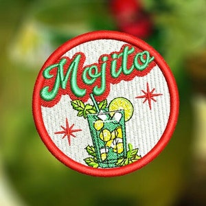 Op de afbeelding: Een rood en wit geborduurd patch met het woord "Mojito" in groene letters. De patch heeft een groene en gele illustratie van een mojito-cocktail.