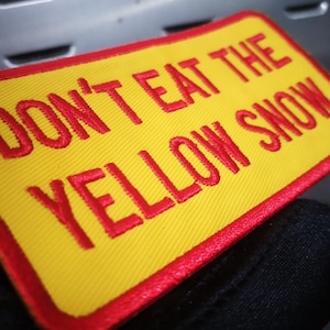 Vintage Style Ski Snowboard Patch Badge for Trucker Hat Cap Jacket Don't Eat The Yellow Snow 9.5cm - 3.7 inch Iron On or Hook Back