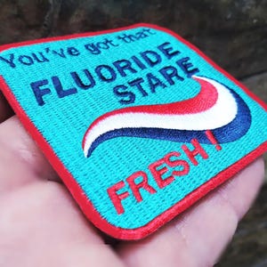 Fluoride Flourid Stare Verschwörung Konservativ Normie Aufnäher für Trucker Hut oder Shirt, 7,5 cm Aufnäher zum Aufbügeln
