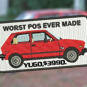 Puede incluir: Parche bordado con un coche Yugo rojo con el texto "WORST POS EVER MADE". El parche tiene un fondo blanco y un borde negro. También se incluye el texto "YUGO" y un precio.