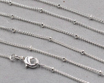 Collares chapados en plata con cadena satélite de 16-24" - Con cierre Losbter Venta al por mayor a granel Suministro artesanal Accesorio plateado Encanto CQA-073